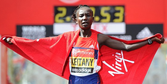 VÍTZKA. Keanka Mary Keitanyová ovládla Londýnský maraton.