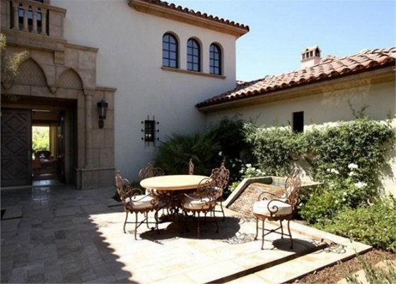 Slavný americký herec Sylvester Stallone prodává své sídlo v letovisku La...