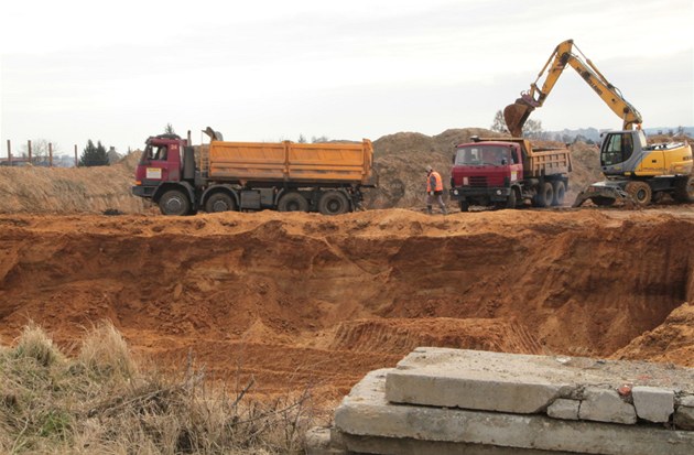 Obec se bouří proti rekultivaci pískovny, vadí jí hlavně miliony tun suti