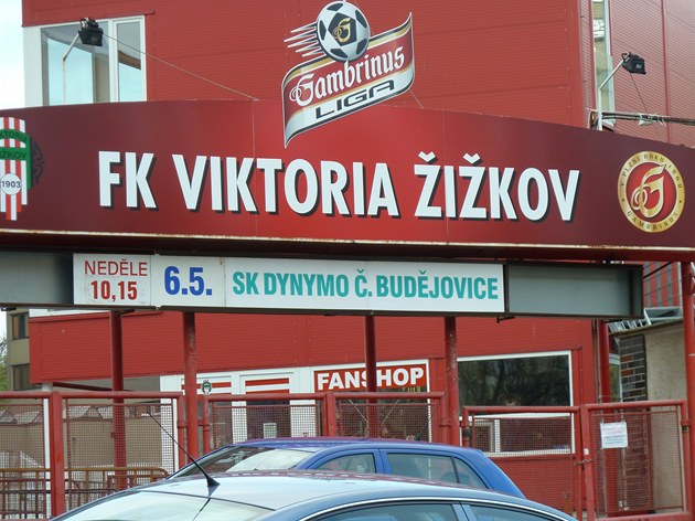 V nedli by na stadionu FK Viktoria ikov mlo hrát SK Dynamo . Budjovice.