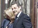 Francouzský prezident Nicolas Sarkozy pichází s manelkou Carlou Bruniovou k...