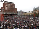 V centru Osla se sely tisíce lidí, aby zpvem protestovaly proti Breivikovi.