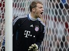 DIRIGOVÁNÍ OBRANY. Manuel Neuer, branká Bayernu, organizuje své spoluhráe v