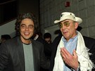 Hunter S. Thompson (vpravo) a Benicio del Toro na premiée filmu Strach a hnus...