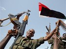 Súdántí vojáci oslavují návtvu prezidenta Umar al-Baíra ve mst Heglig