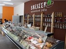 Interiér brnnské prodejny Sklizeno, s podtitulem "opravdové jídlo".