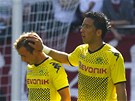 TOHLE E JE OSLAVA? Fotbalisté Borussie Dortmund - Mario Goetze (vlevo) a Lucas