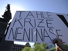 Demonstranti se seli na Václavském námstí a hodlají postavit protestní
