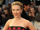 Scarlett Johanssonová pi londýnské premiée filmu The Avengers