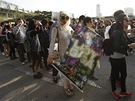 Fanouci se adí do fronty ped zaátkem koncertu Lady Gaga v jihokorejském...
