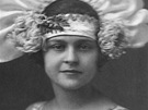 První divadelní roli dostala Zita Kabátová v roce 1928.