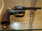 Revolver etníka, který je jedním z exponát nové výstavy olomouckého...