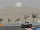 POUTNÍ ZÁVOD. Kimi Räikkönen bhem závodu F1 v Bahrajnu.