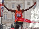AMPION. Kean Wilson Kipsang dobíhá v Londýnském maratonu jako první.