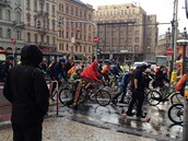Cyklojízdy se zúčastnily tisíce lidí na kolech.