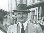 Zp�vák a skladatel R. A. Dvorský