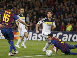 Sergio Busquets stílí první gól domácí Barcelony.