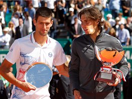 DOBRÝ ZÁPAS, NOVAKU. Rafael Nadal, vít�z turnaje v Monte Carlu (vpravo), a