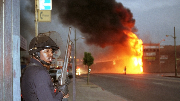 Ped 20 lety zachvátila Los Angeles vlna rasových nepokoj. Zaehl je brutální...