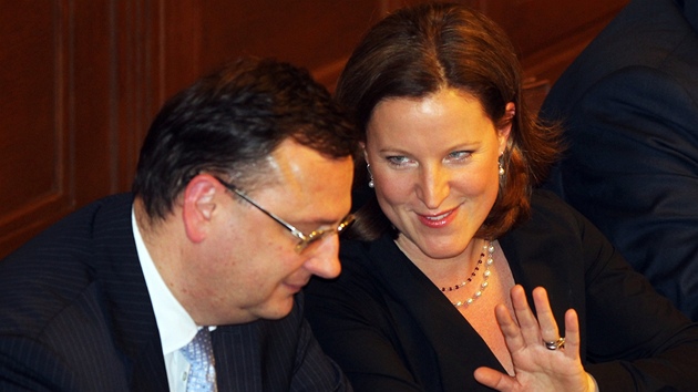 Petr Ne�as s Karolínou Peake. 