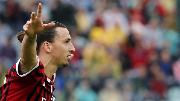PAN STELEC. Zlatan Ibrahimovic z AC Milán slaví gól v utkání proti Sien.