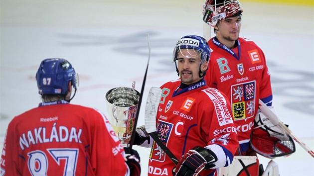 ODMĚNA. Čeští hokejisté díky vítězství nad Ruskem ovládli celkové pořadí Euro