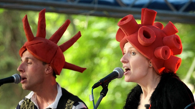 Koncert divadeln hudebn skupiny Kaprek v rohlku v eskm Brod (26. ervna 2011)