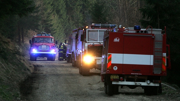 Hasii likvidovali rozshl por v Beskydech u Starch Hamr na Frdecko-Mstecku. (28. dubna 2012)