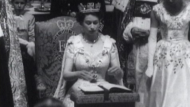 Královna Albta II. slaví 86. narozeniny.