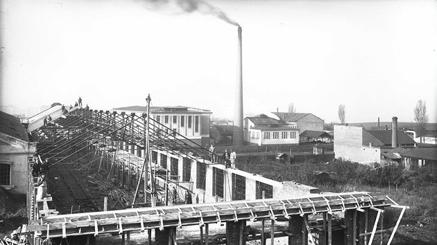 Stavba nové lodě v roce 1924