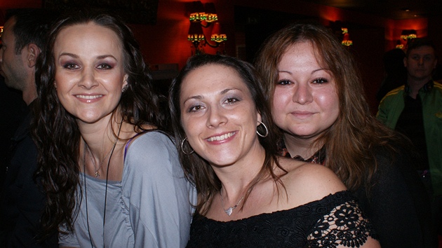 Aneta Christovová (vpravo) dva týdny po zákroku s kolegynmi z Dámského klubu...