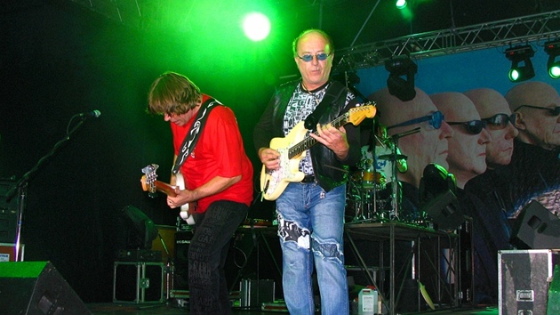 Petr Janda a Milan Broum na koncertě v rámci turné k albu Dám si tě klonovat (2003)