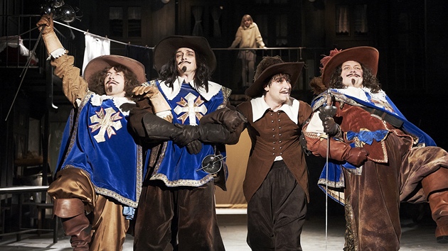 Z inscenace Divadla v Dlouhé T�i mu�ketý�i (zleva Pavel tesa�, Jan Vondrá�ek,...