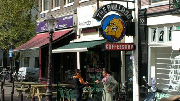 Coffee shop v Amsterdamu - The Bulldog je amsterdamská sí bných restaurací a...