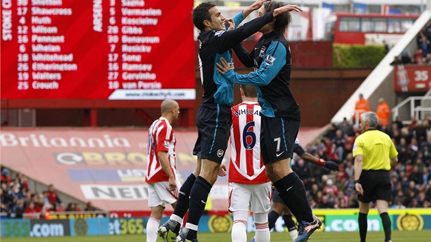 ODCHÁZÍ? Útoník Robin van Persie je hvzdou Arsenalu. Te vak má namíeno do Manchesteru United.