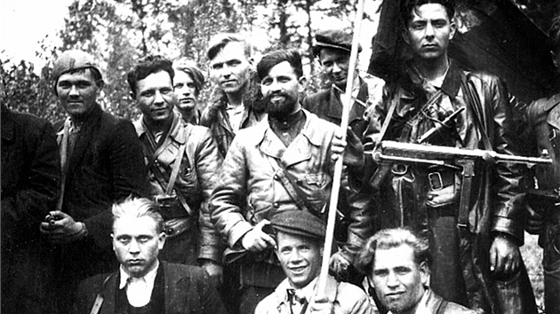 P�íslu�níci partyzánské brigády Jana �i�ky, která operovala na Morav�.