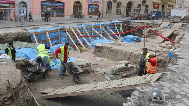 Archeologick vykopvky na olomouckm Dolnm nmst. Msto kde stl romnsk kostel z 12. stolet a kostel svat Markty z 15. stolet.