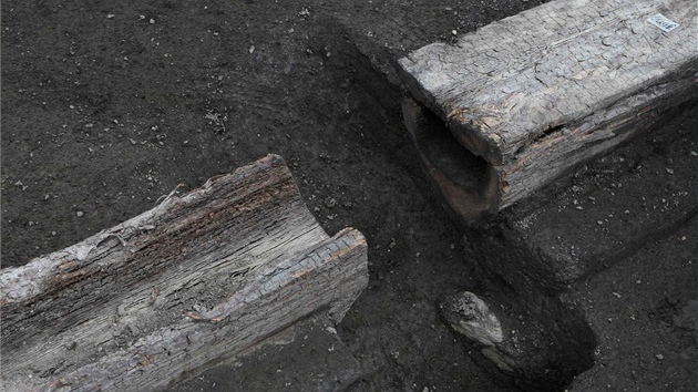 Kanalizace ze 14. stolet objeven pi archeologickch vykopvkch na olomouckm Dolnm nmst.