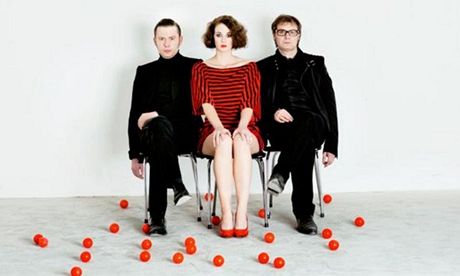 Kapelu Hooverphonic tvoí (zleva) Alex Callier, Noémie Wolfsová a Raymond Geerts.