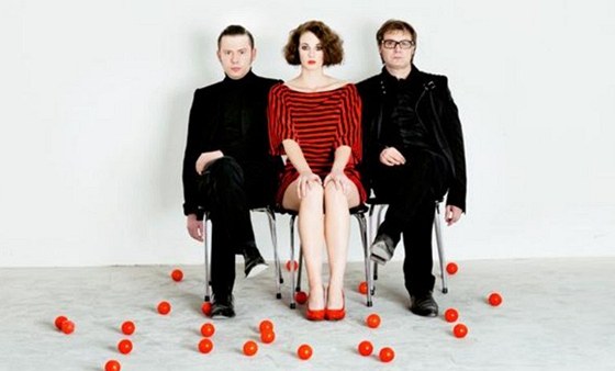 Kapelu Hooverphonic tvoí (zleva) Alex Callier, Noémie Wolfsová a Raymond Geerts.