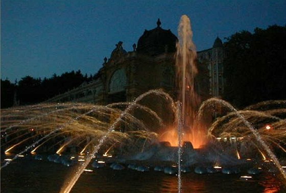 Zpívající fontána v Mariánských Lázních zahajuje každoročně provoz 30. dubna.