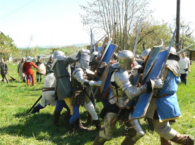 P�ed samotnou bitvou se uskute�nily i turnaje mezi jednotlivými historickými