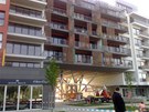 �ást nosné konstrukce evakuovaného domu v pra�ských Hole�ovicích.