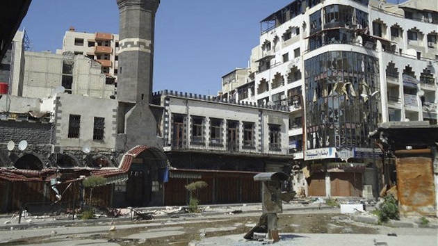 Rozstílené ulice syrského Homsu (20. dubna 2012)