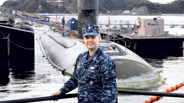 "JEHO" PONORKA. Ian Johnson, velitel americké ponorky USS Connecticut, která
