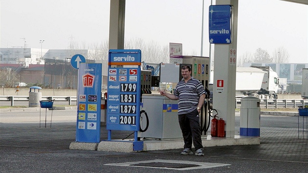 erpací stanice Servito v Itálii nabízí benzin v pepotu za 46 korun.