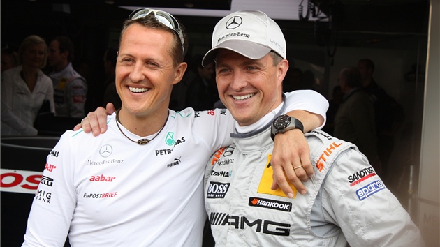 Při prvním závodu DTM sezony 2012 přišel Michael Schumacher podpořit bráchu...