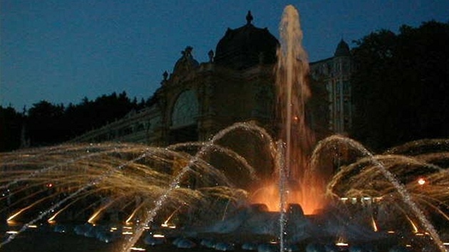 Zpívající fontána v Mariánských Lázních zahajuje každoročně provoz 30. dubna.