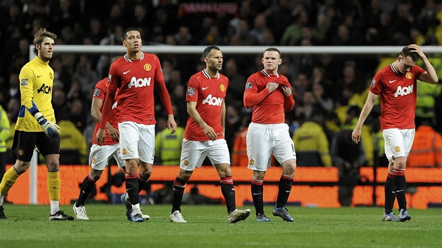 RUD HROMADA NETST. Fotbalist Manchesteru United podali v derby velice slab vkon a kvli prohe se City mohou pijt o titul.