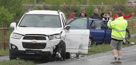 Stet dvou osobních automobil u Frýdku-Místku si nevyádal vánjí zranní. (ilustraní snímek)
